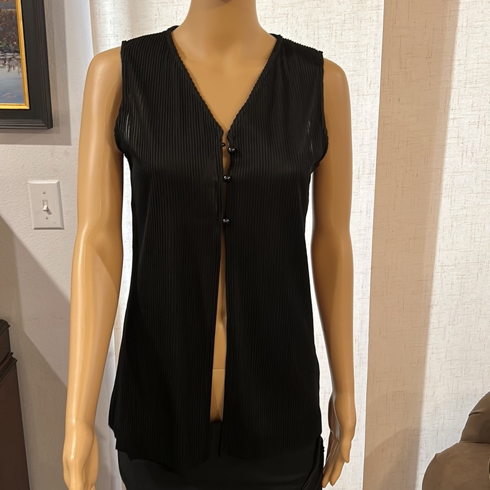 Black Sleeveless Top sz M (runs slightly small)